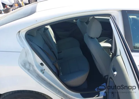 2018 Kia Forte Lx z USA, uszkodzony, nr VIN 3KPFL4A75JE213376